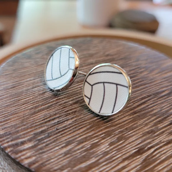 💥LAST PAIR💥Volley Girl Volleyball Post/Stud Earrings - Picture 2 of 3